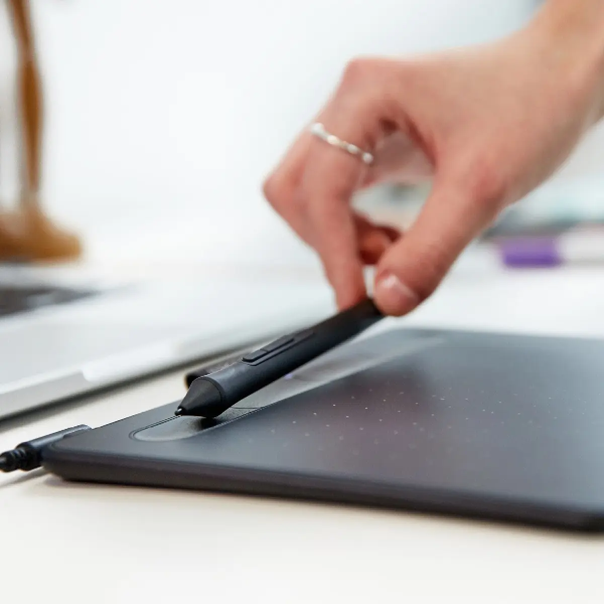 mac-more_wacom_intuos_small_black_ctl-4100_4